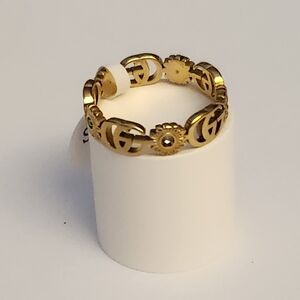 GUCCI GG Flower Logo Ring, in Gold, Size 9